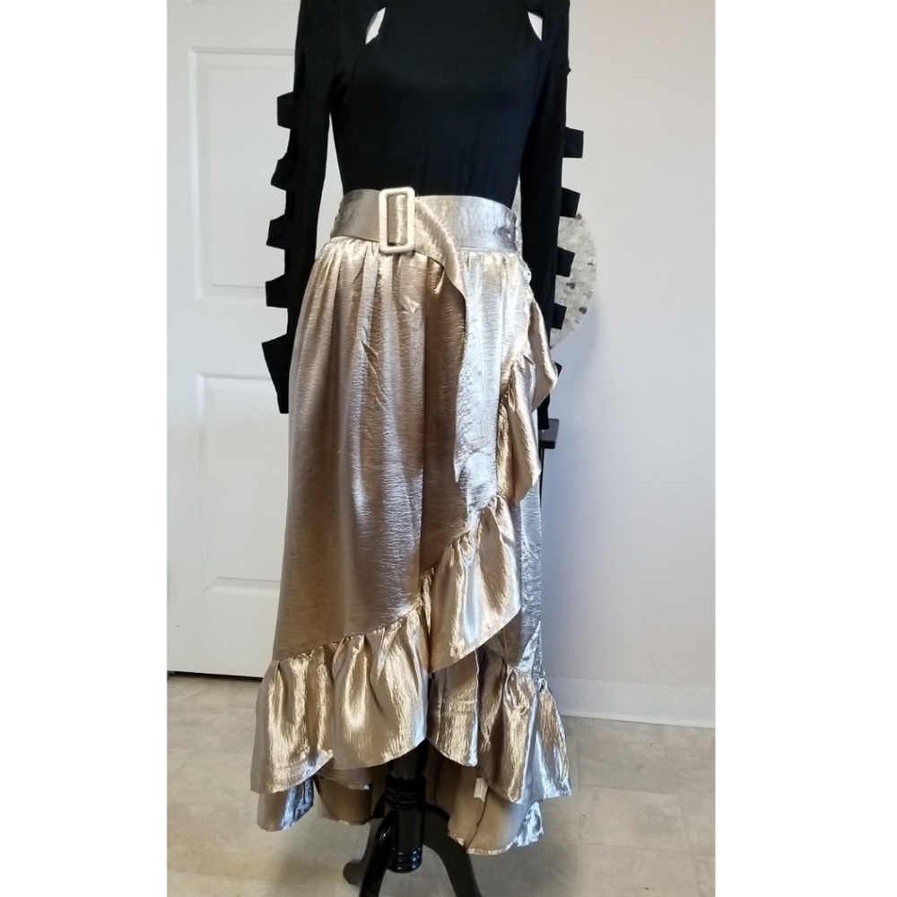🆕️⬇️TOV Asymmetrical Sateen Wrap Ruffle Skirt - Picture 2 of 8